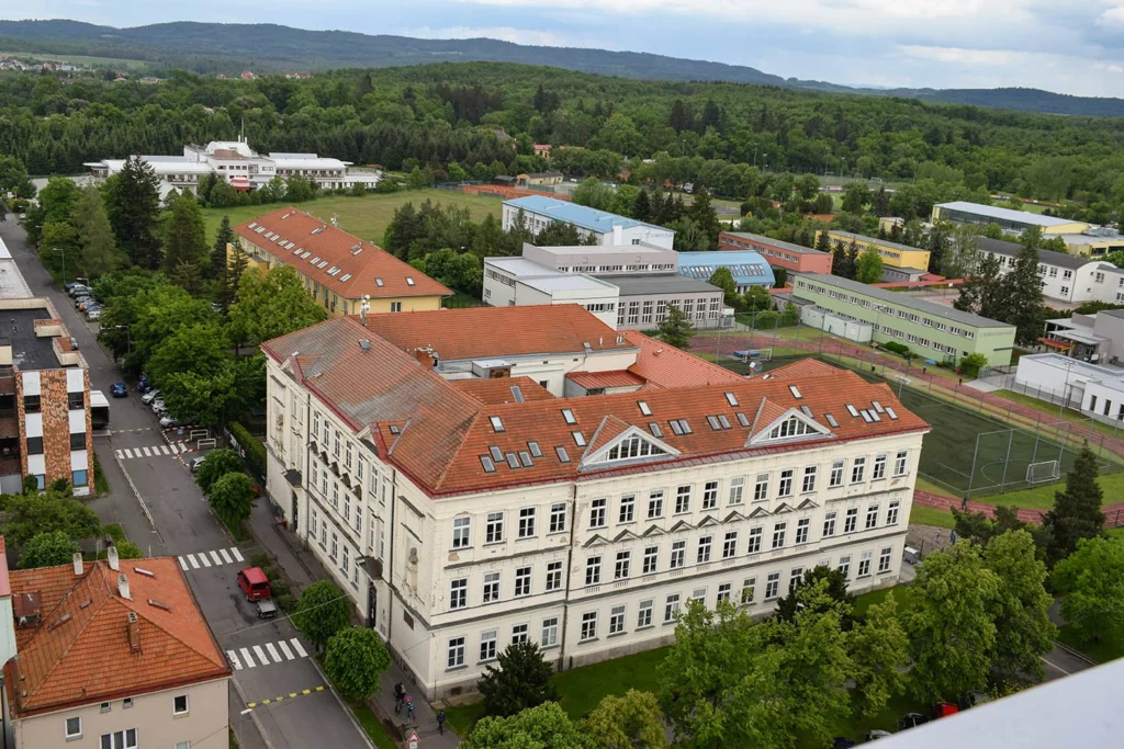 Budova školy ZŠ Dobříš